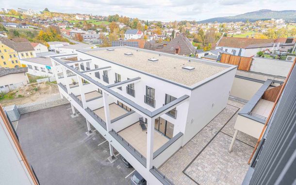 Außenansicht von Stadthäusern mit Terrasse in Viechtach am Stadtplatz
